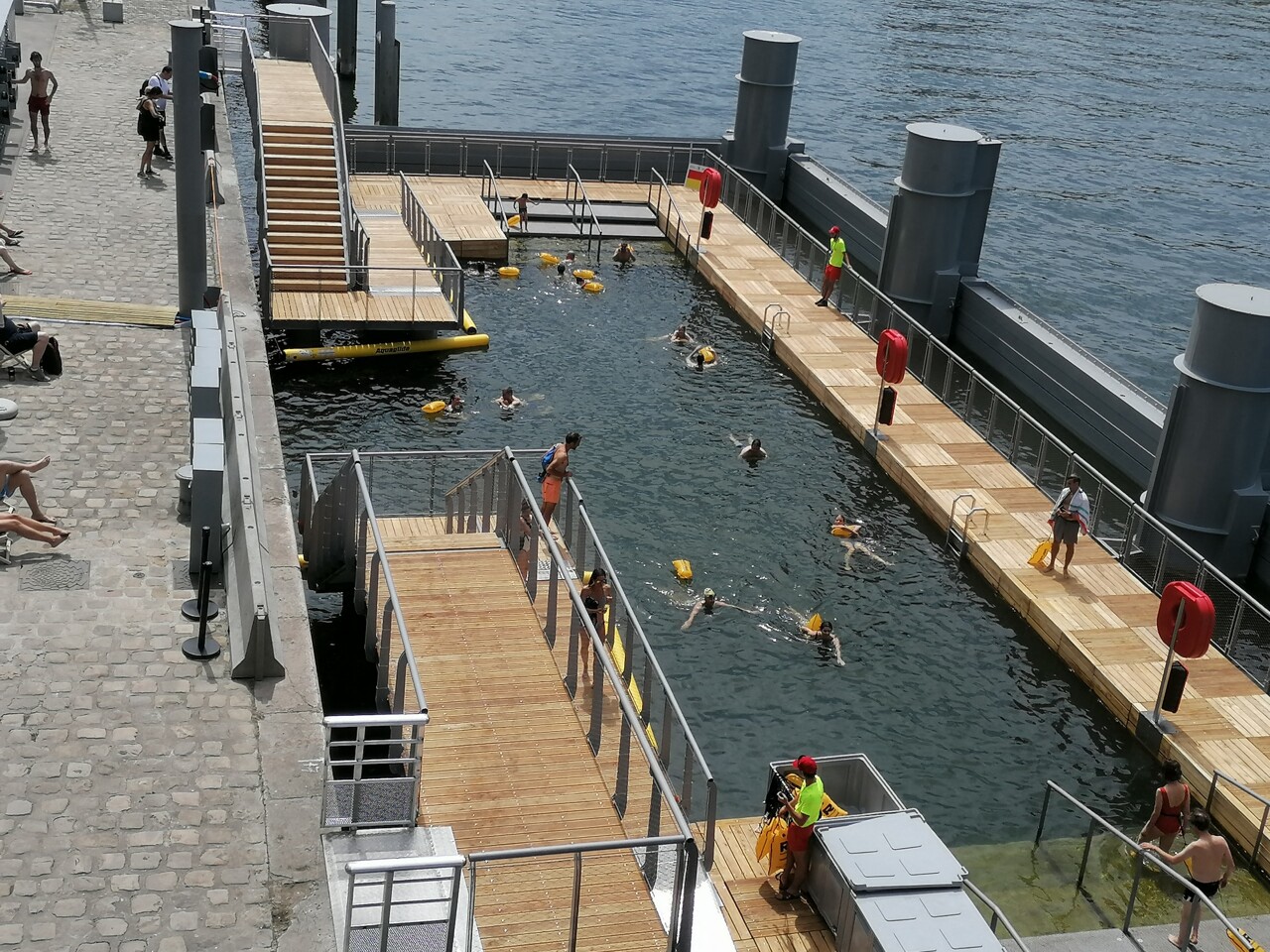 plus de 50 000 personnes ont nagé dans le fleuve