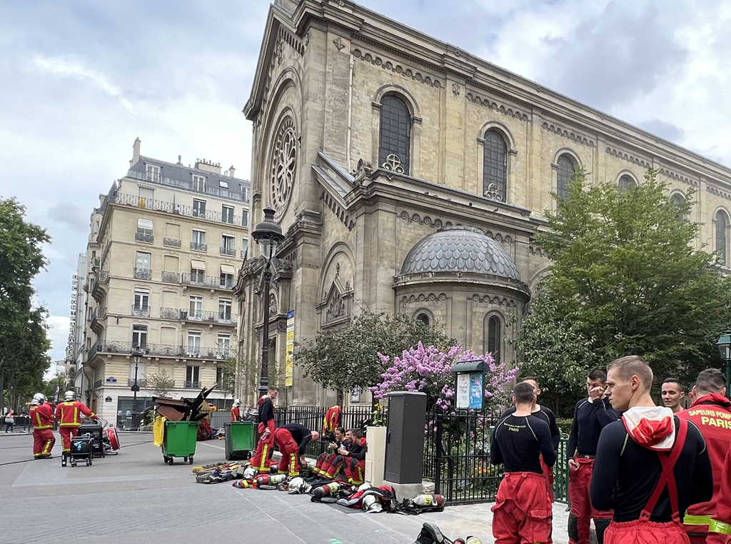 un incendie se déclare à l'église Notre-Dame-des-Champs, les pompiers toujours sur place