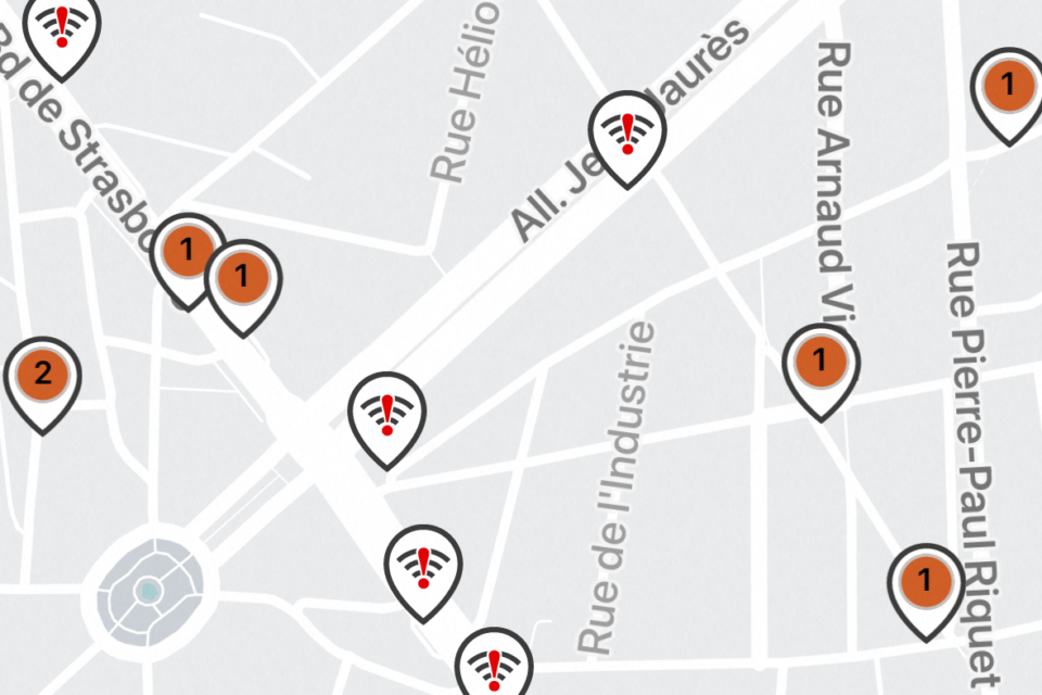 Les stations indisponibles en réseau d'un incident sur l'opérateur Vodafone sont représentées par un logo de panne réseau.
