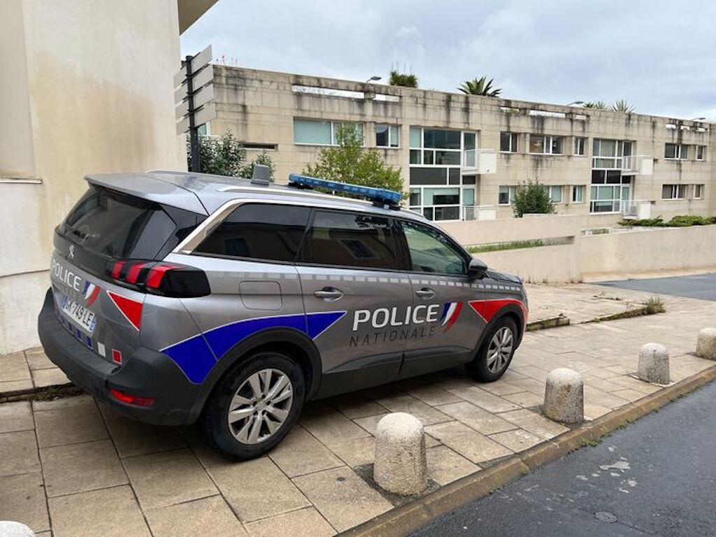 deux corps en décomposition avancée, dont un momifié, découverts dans des logements