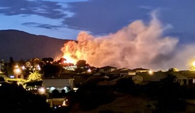 Incendie près de Nice. Un gigantesque nuage de fumée, "départ de feu de forêt" dans ce secteur