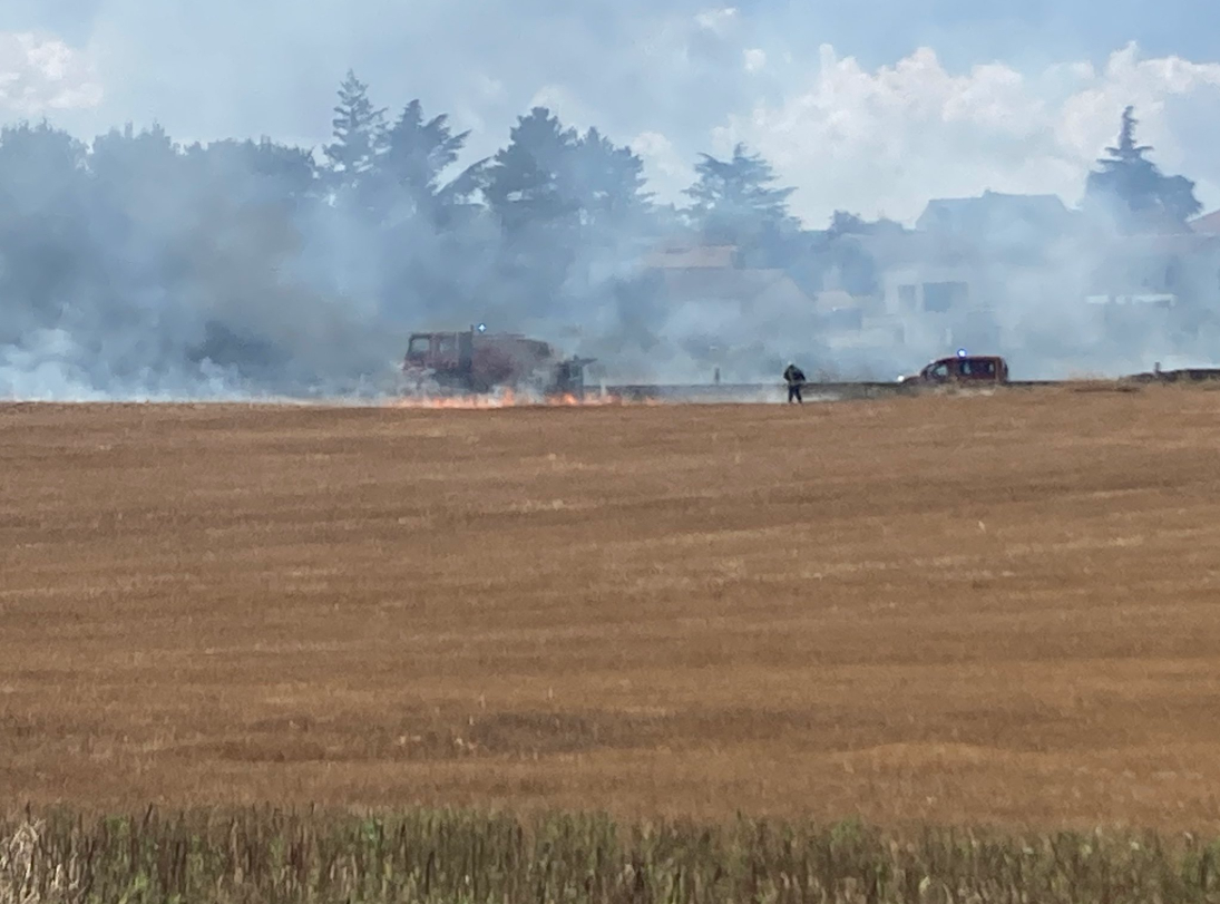 Canicule. Un incendie se déclare près de Lyon, une épaisse fumée visible dans le ciel