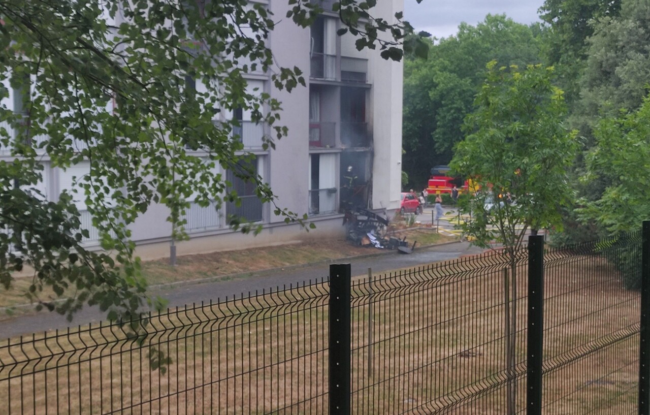 près d'une vingtaine de pompiers interviennent