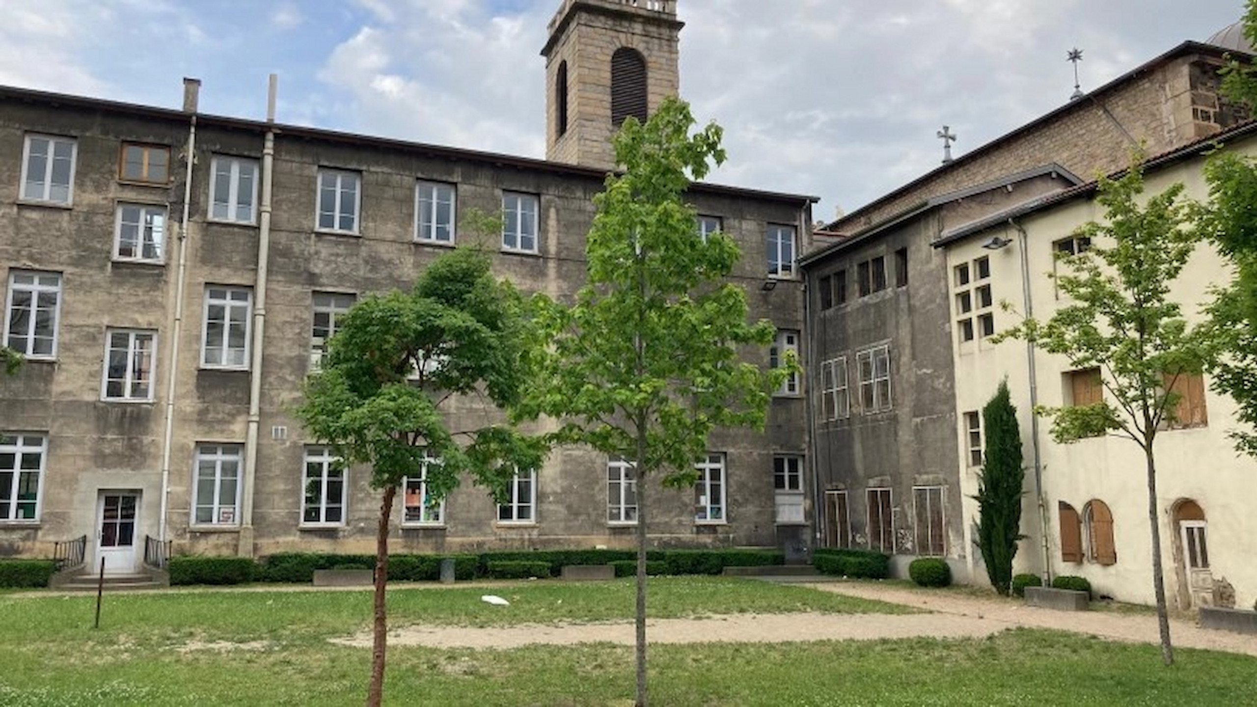 © Denis Meynard - Un hôtel ainsi qu’un restaurant et un studio de yoga devaient voir le jour dans l’ancien presbytère Sainte-Marie à Saint-Etienne.