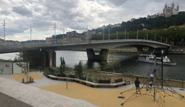© Noah Guerbert-Jubert - Plus de 90 arbres et plantes ont été plantés dans le jardin fluvial réunissant promenade au bord de l'eau et terrasse intermédiaire sur les rives de Saône à Lyon.