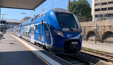© S. Foliot - Entrée en gare de Toulon d'un nouveau train régional Zou !.