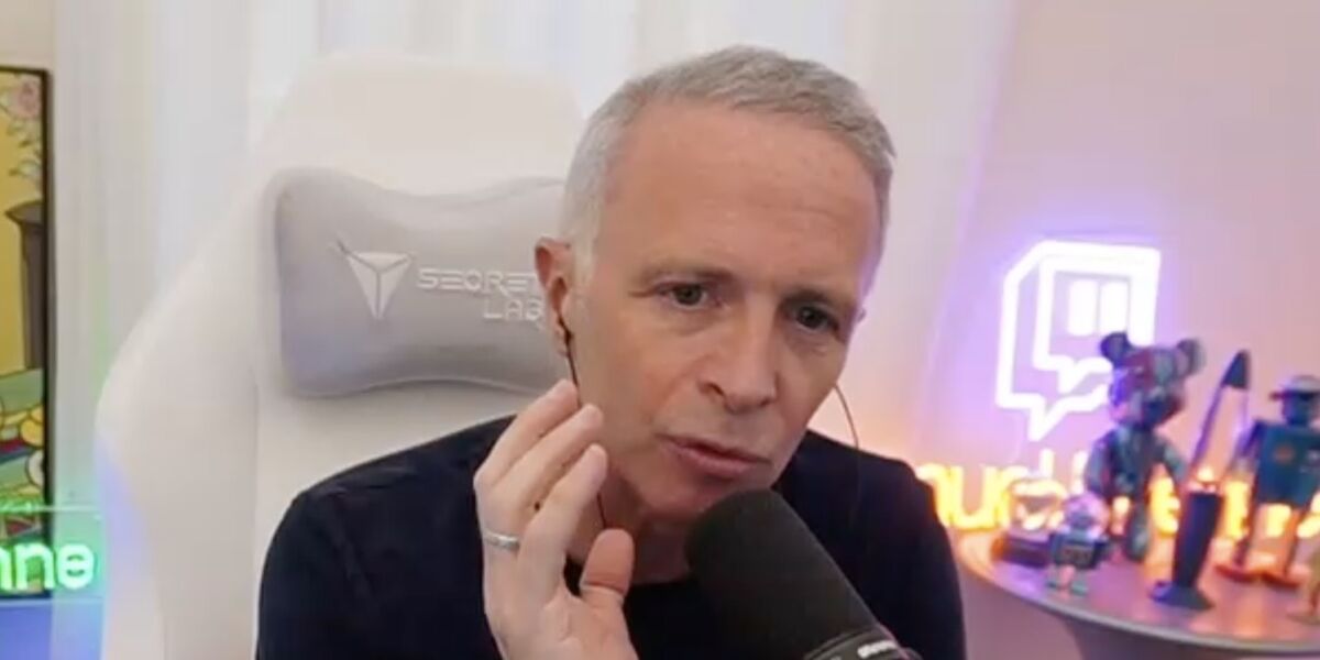Samuel Etienne évoque sa situation financière assurée par Twitch après la fin de Questions pour un champion en semaine