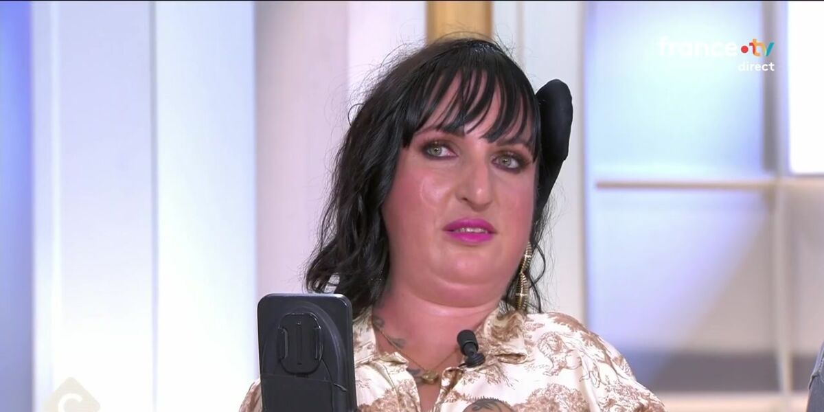 Lucie Carrasco fait une très belle déclaration à un chroniqueur emblématique de C à vous (VIDEO)