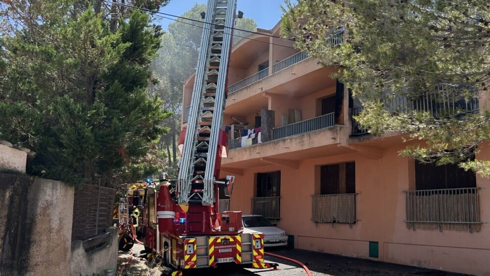 Un feu d'appartement est en cours à Martigues, au moins deux appartements détruits