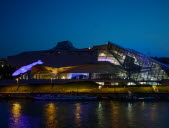 La baleine, emblème du Musée des Confluences, s’est envolée dans les airs telle une bougie d’anniversaire pour les 10 ans du musée. Photo Philippe Somnolet / Musée des Confluences