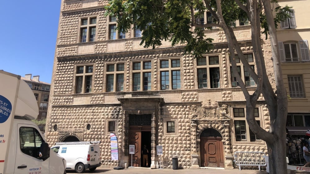 La bibliothèque du Panier à Marseille rouvre ses portes à la Maison Diamantée