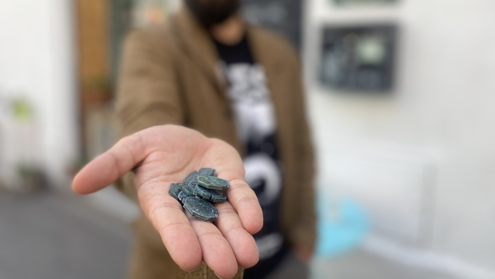 À Marseille, une "monnaie sauvage" en plastique recyclé pour sensibiliser à la réduction des déchets