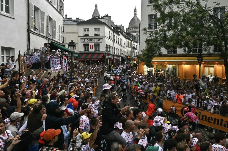 La rue Lepic à Montmartre - AFP