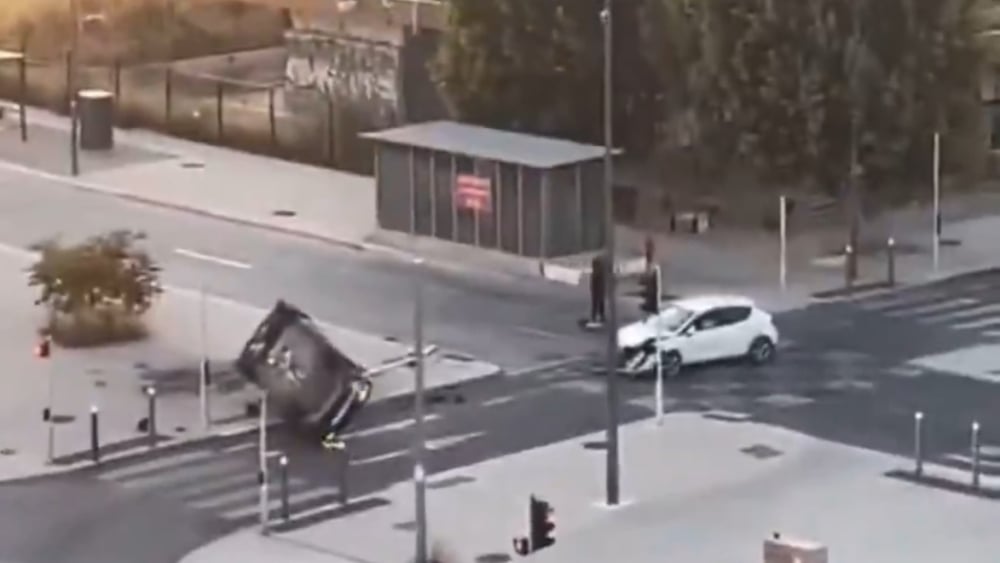 percutée lors d'une course-poursuite, une voiture de police fait un tonneau à la Busserine
