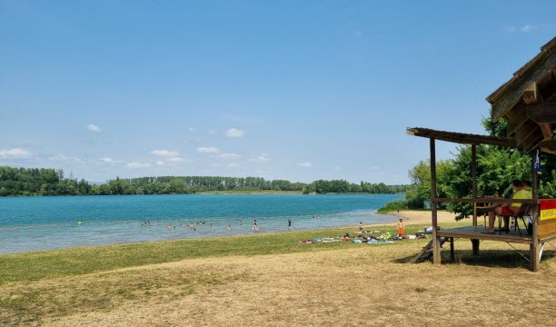 La zone de baignade surveillée au plan d'eau du Colombier à Anse.Photo Guillaume Beraud
