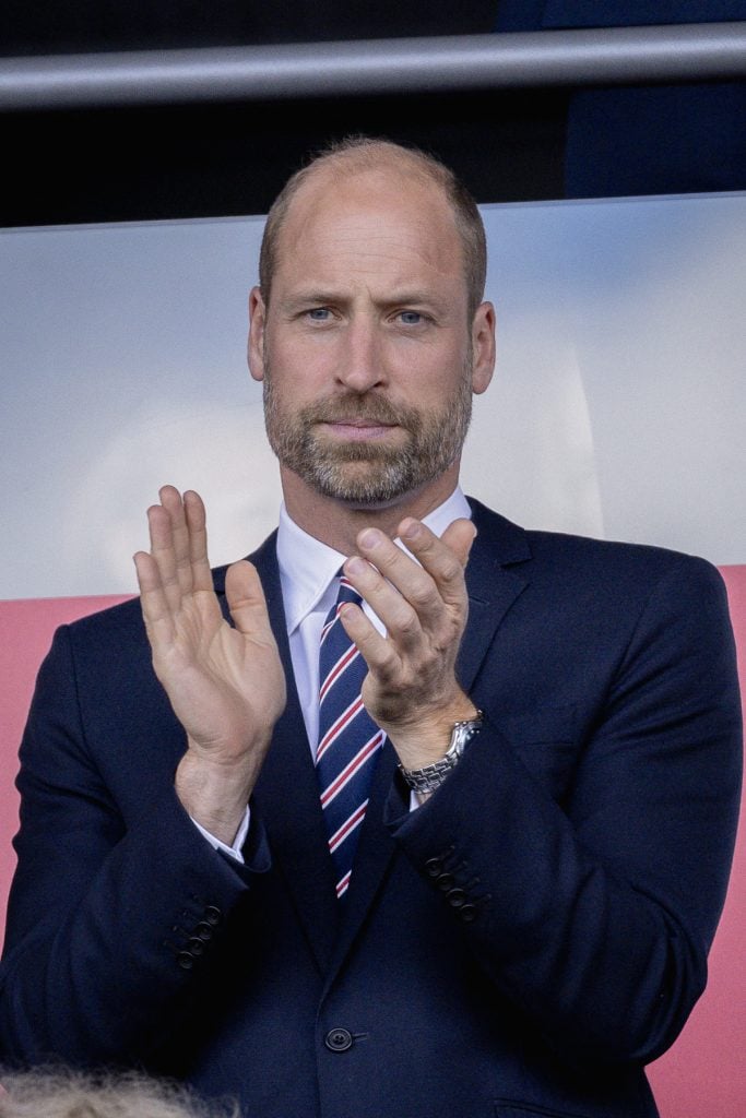 Le prince William assiste au match du groupe D de l'UEFA Women's EURO 2025 entre l'Angleterre et les Pays-Bas au Letzigrund à Zurich. 
