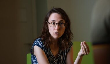 pour l'universitaire Lucile Sassatelli, "les outils d'IA visant à améliorer la vie des gens sont très minoritaires"