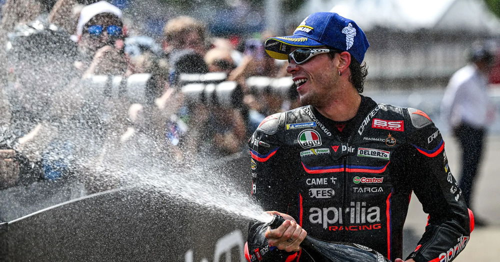 PAS DE VACANCES ! Après Brno, l'Italie attend avec impatience le récit de Marco Bezzecchi : « Au début avec Aprilia, je n'étais pas assez ignorant ; je m'attendais tout au plus à un podium. »