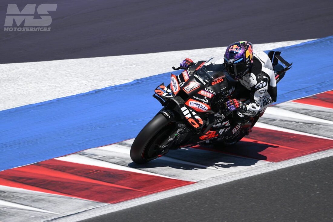 Number One is back! (Photo Aprilia)