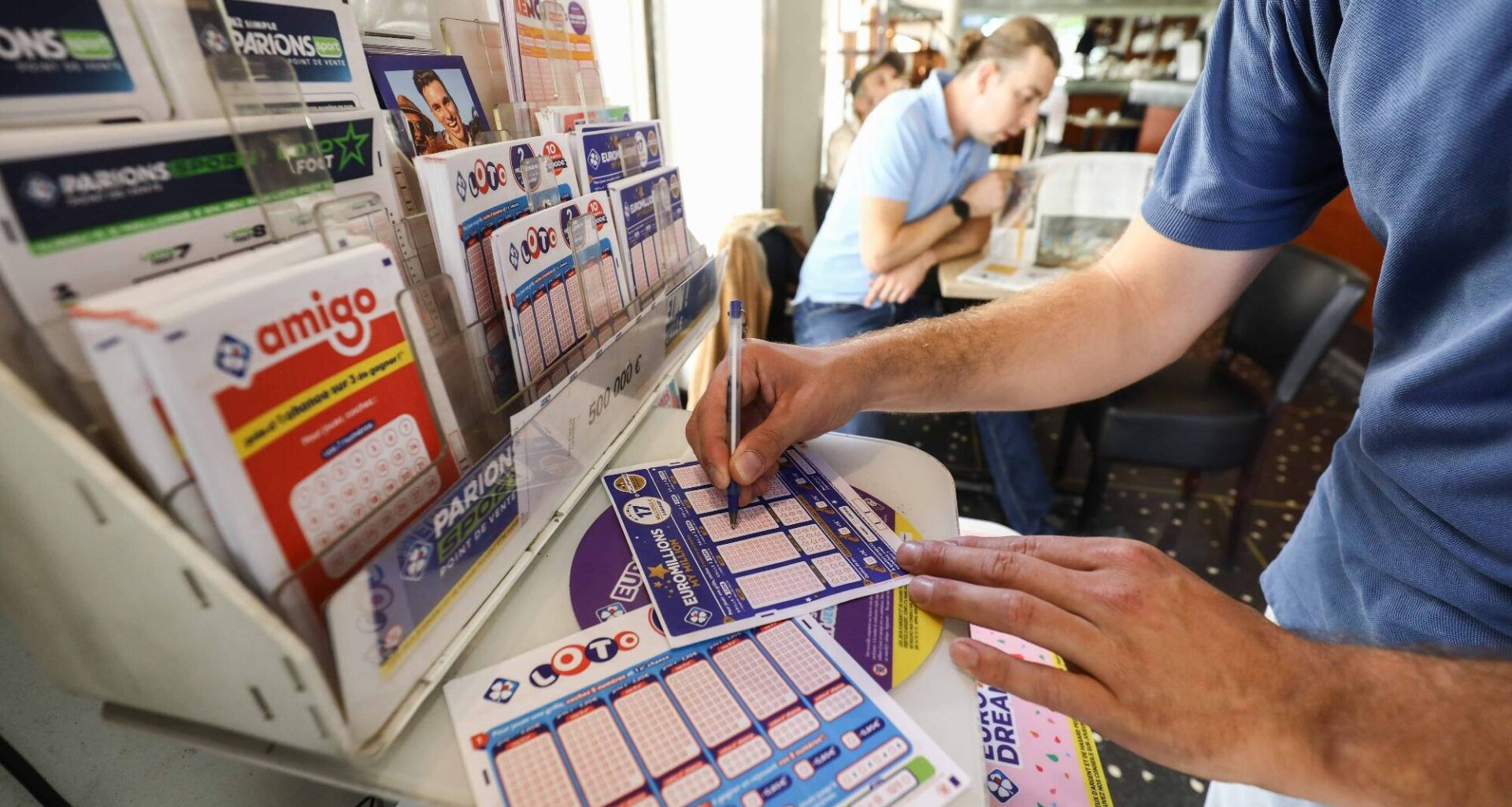 Un couple décide d'ajouter deux grilles MyMillion supplémentaires pour son anniversaire et remporte un million d'euros à Antibes
