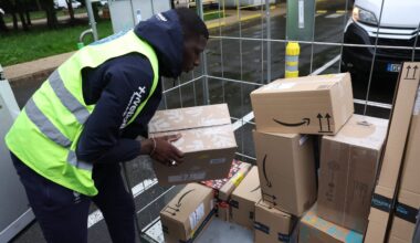 Le géant du e-commerce Amazon ouvre une nouvelle agence de livraison à l'ouest de Paris et recrute en CDI