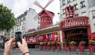 Après leur chute fracassante, assistez à la remise en route des ailes du Moulin Rouge à Paris