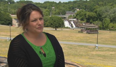 Bridgette Cruz devant le parc Percy thompson.