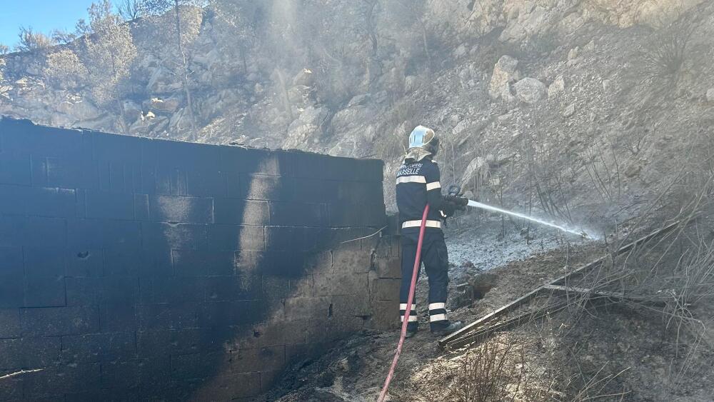 Des ossements humains anciens découverts par les pompiers sur les lieux de l’incendie de Marseille