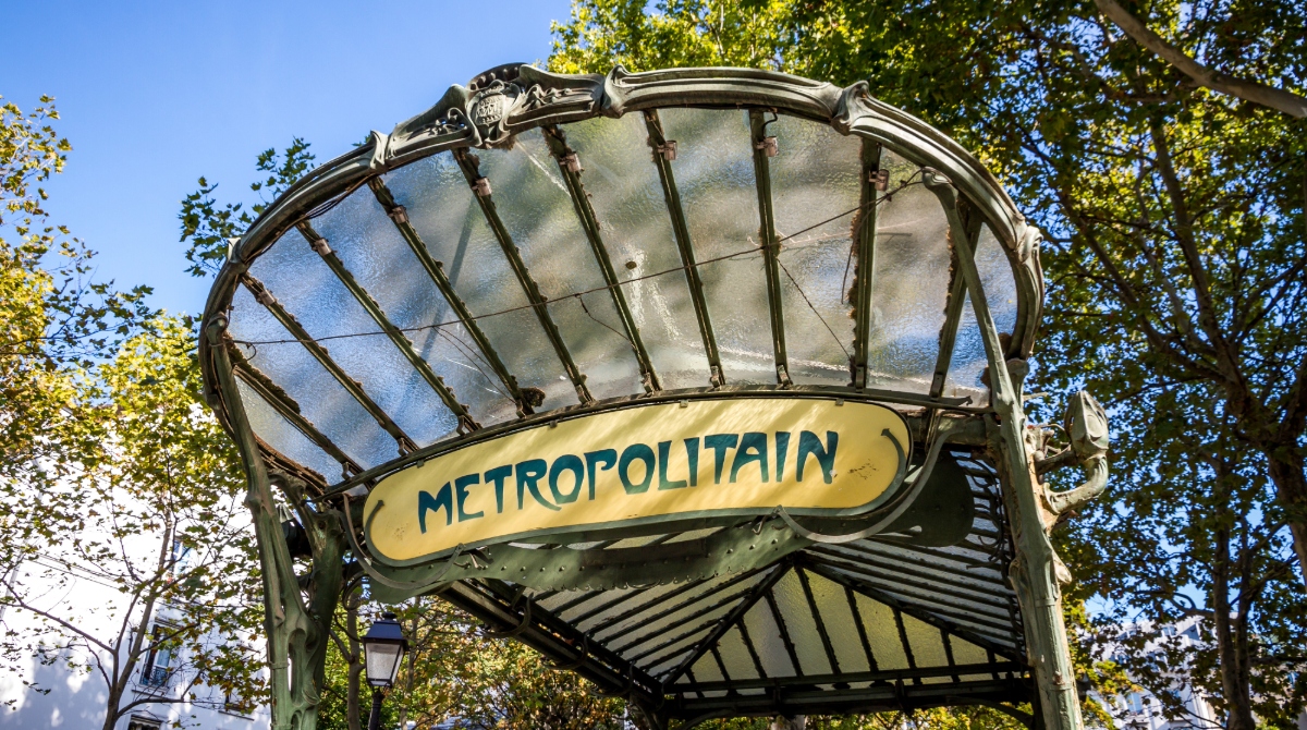 Entrée de métro Guimard -Adobe Stock