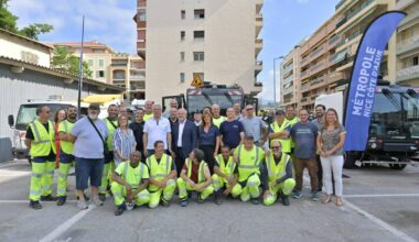 À Cagnes-sur-Mer, le maire Louis Nègre met à l'honneur les agents municipaux chargés de la salubrité de la ville pendant la période estivale