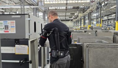 l'entreprise Saunier Duval équipe ses employés d'exosquelettes