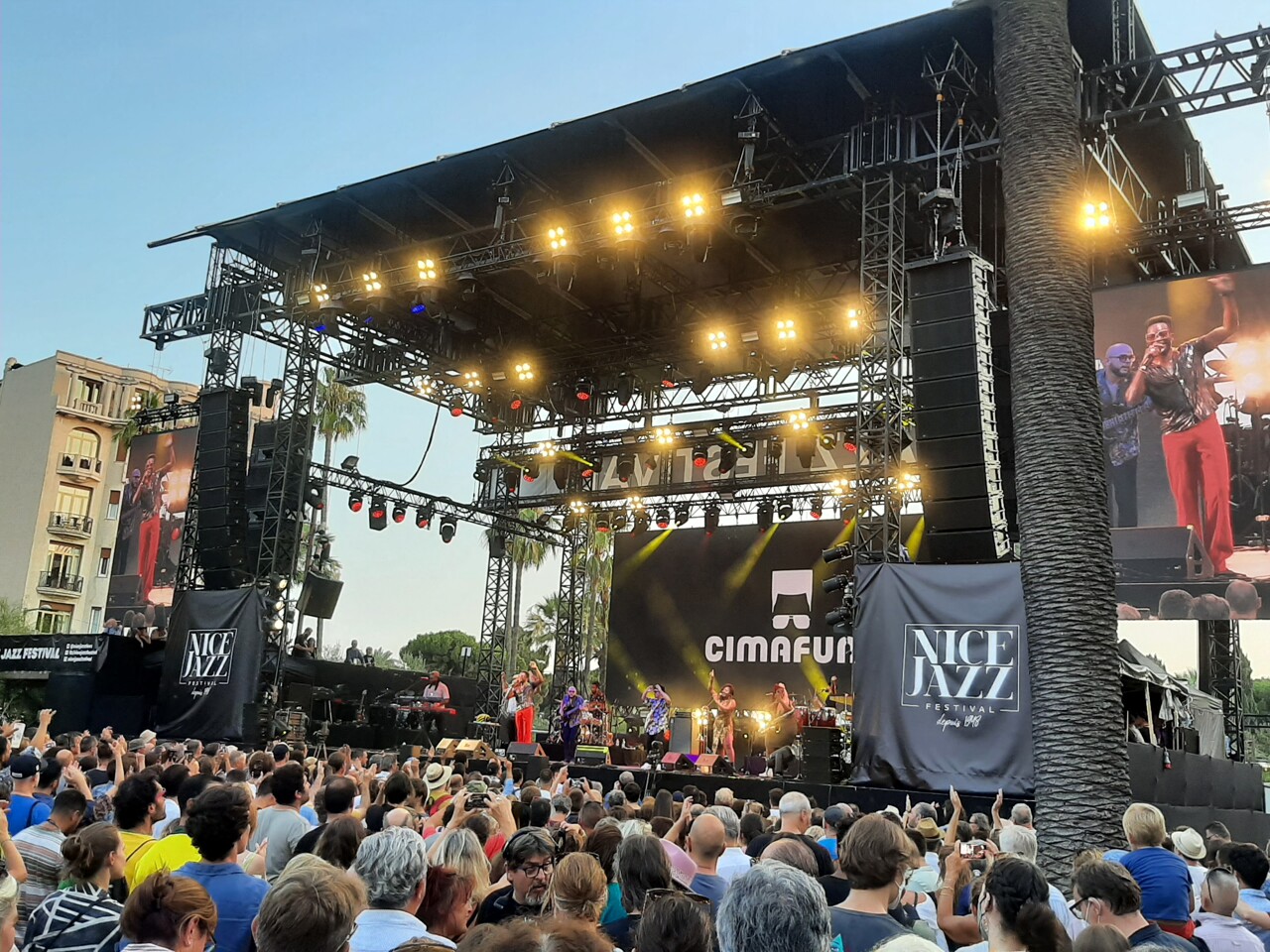 des places sont encore disponibles pour voir les concerts, à quels prix ?