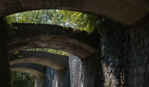 Non loin de là, l’itinéraire Via du Tram invite à découvrir, entre l’ancienne gare de Pariset et Saint-Nizier-du-Moucherotte, les vestiges (tunnels, murs et tracés en pente douce) de cette ancienne ligne de tramway Grenoble/Villard-de-Lans (GVL).Photo Gwen Lavila