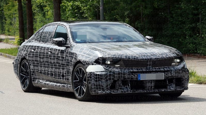 Nos chasseurs de scoops ont débusqué un prototype de la BMW M5 restylée en Allemagne.