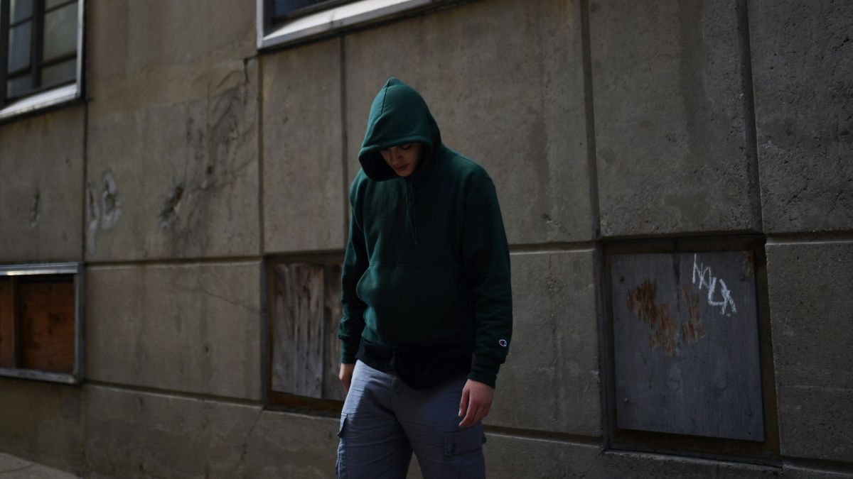 Mais pourquoi les ados portent-ils des sweats à capuche même en pleine canicule?