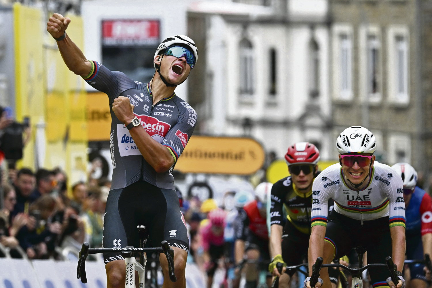 Tour de France 2025, 2e étape : Van der Poel roule ses bosses