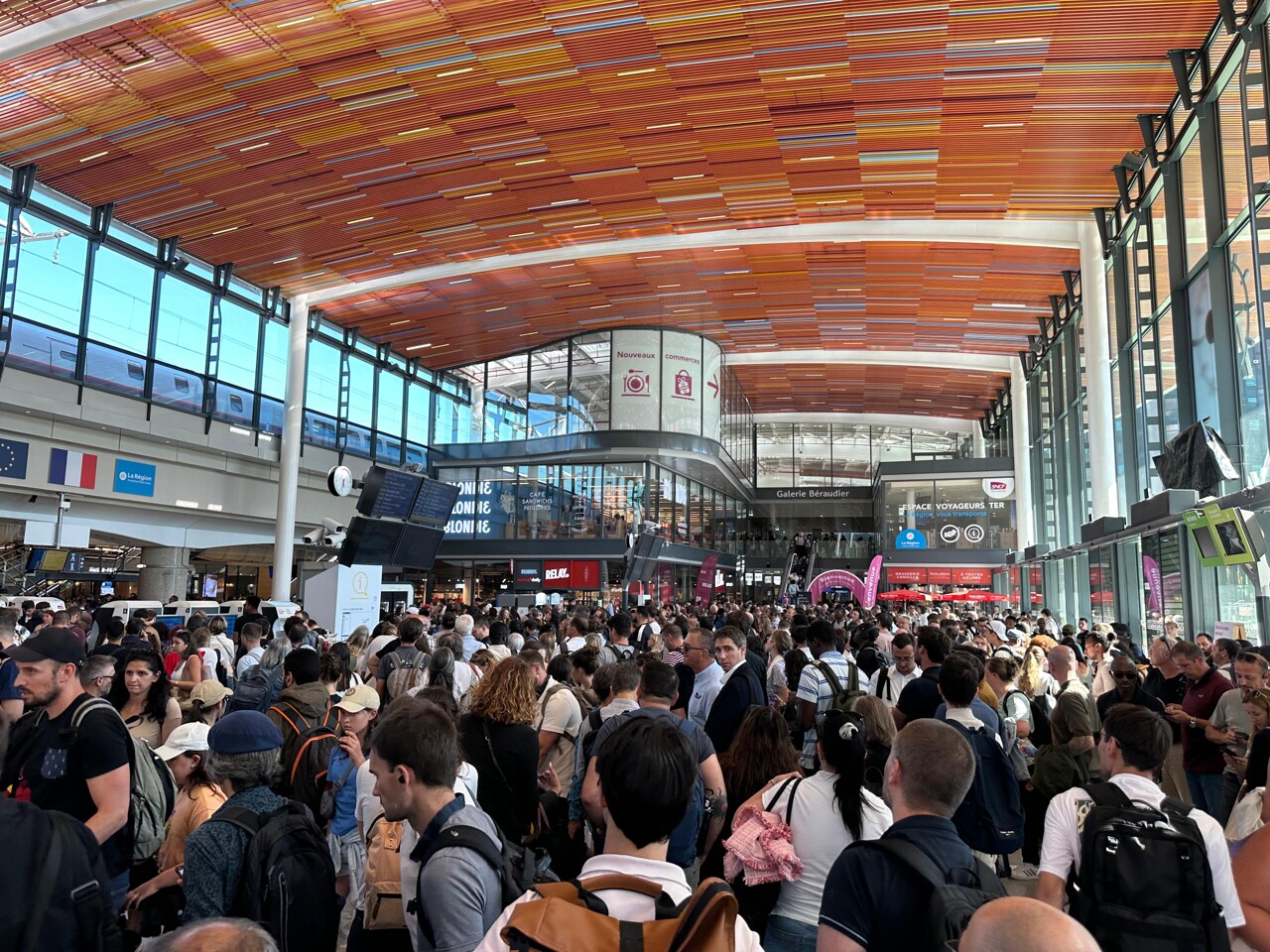 Lyon. La gare SNCF Part-Dieu noire de monde, grosse pagaille : ce qu'il se passe