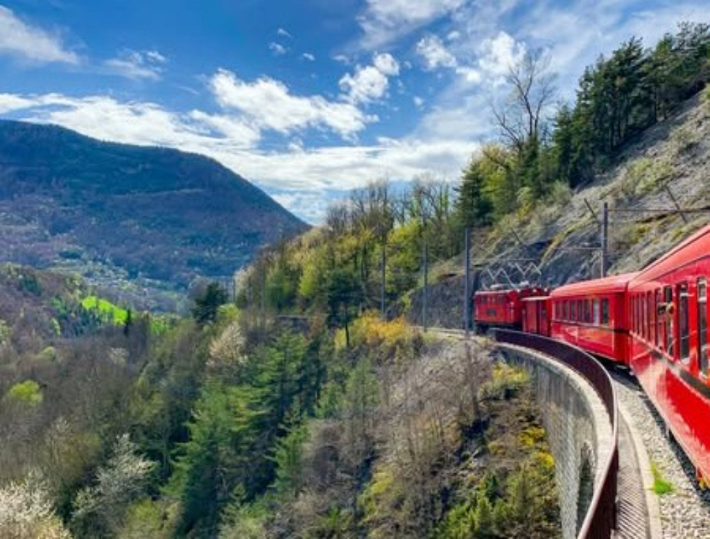 Près de Grenoble. Ce train iconique des Alpes doit rester en gare : la direction s'explique