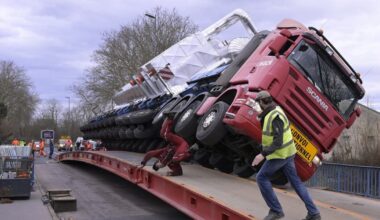 Photos. Un convoi exceptionnel de 165 tonnes qui traversait le Grand Nancy menace de tomber dans le canal à hauteur de Jarville