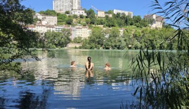 malgré le danger, les baignades interdites dans le Rhône continuent