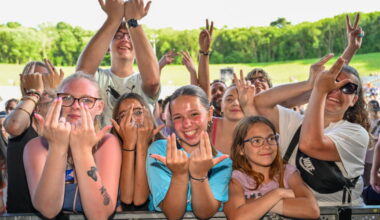 ambiance parmi les fans de Kendji et Soprano