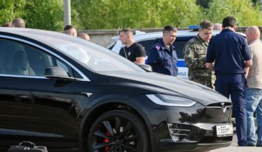 Russie. Que sait-on de l'ex-ministre de Vladimir Poutine retrouvé mort dans sa Tesla ?