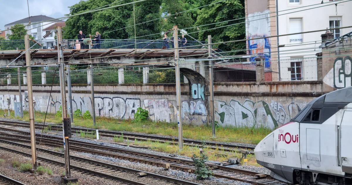 l'individu a été interpellé et le trafic interrompu toute la matinée