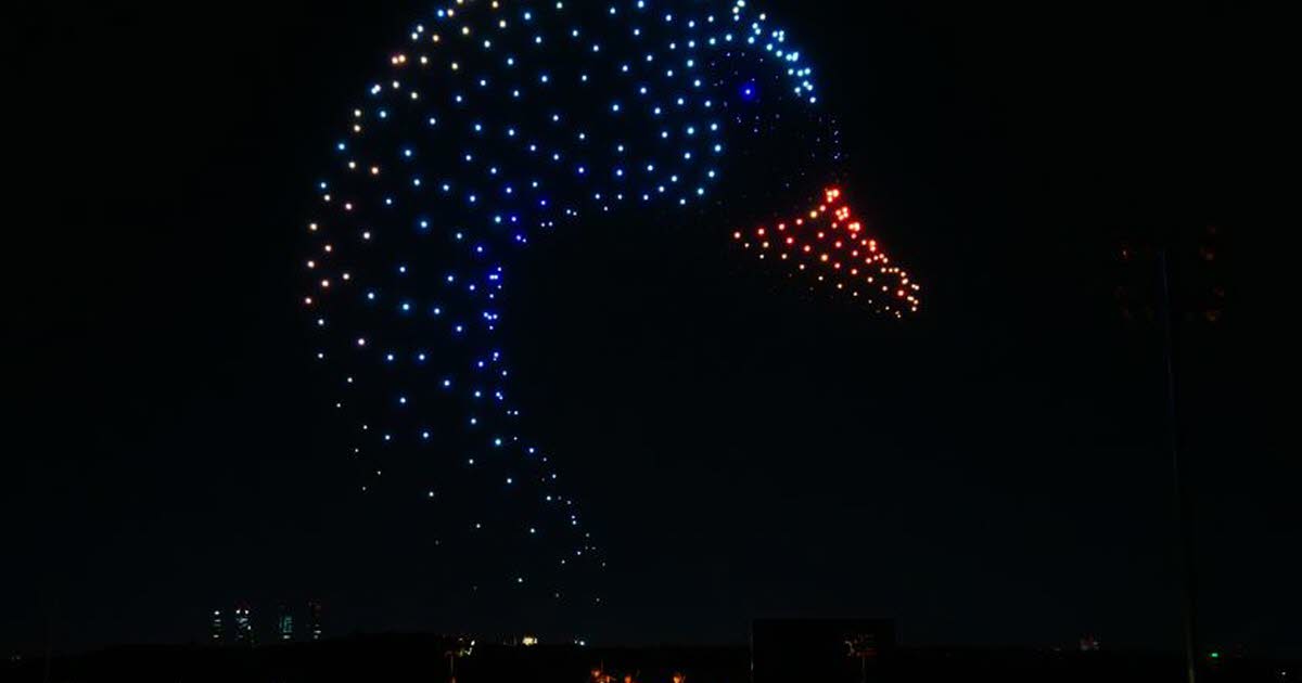 un feu d’artifice de drones