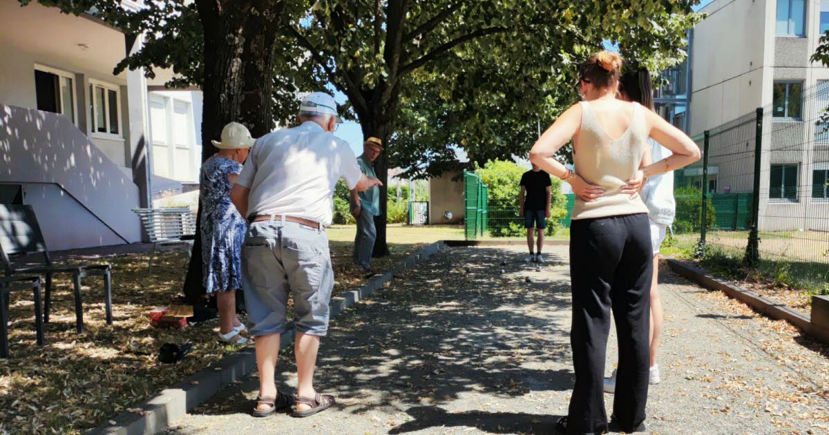 Saint-Étienne/La Terrasse. Les générations rassemblées pour discuter et jouer à la résidence La Terrasse
