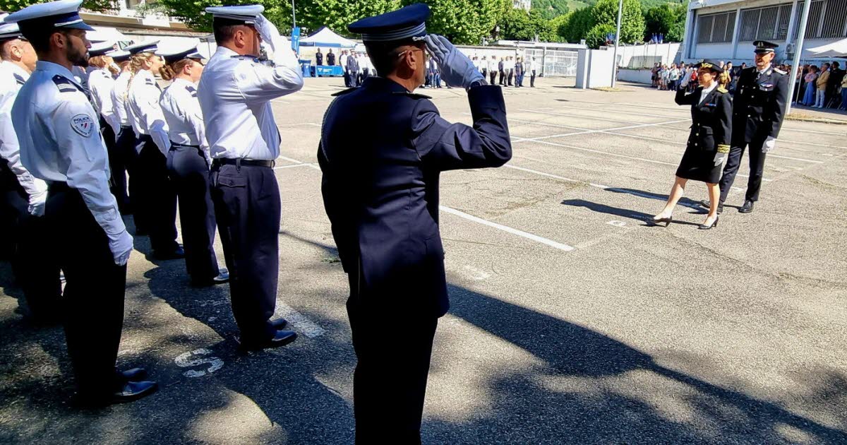 dix policiers ont été décorés de la médaille pour acte de courage et de dévouement