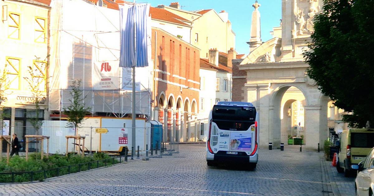 Nancy. Après trois mois de fermeture, la place des Vosges rouvre à la circulation