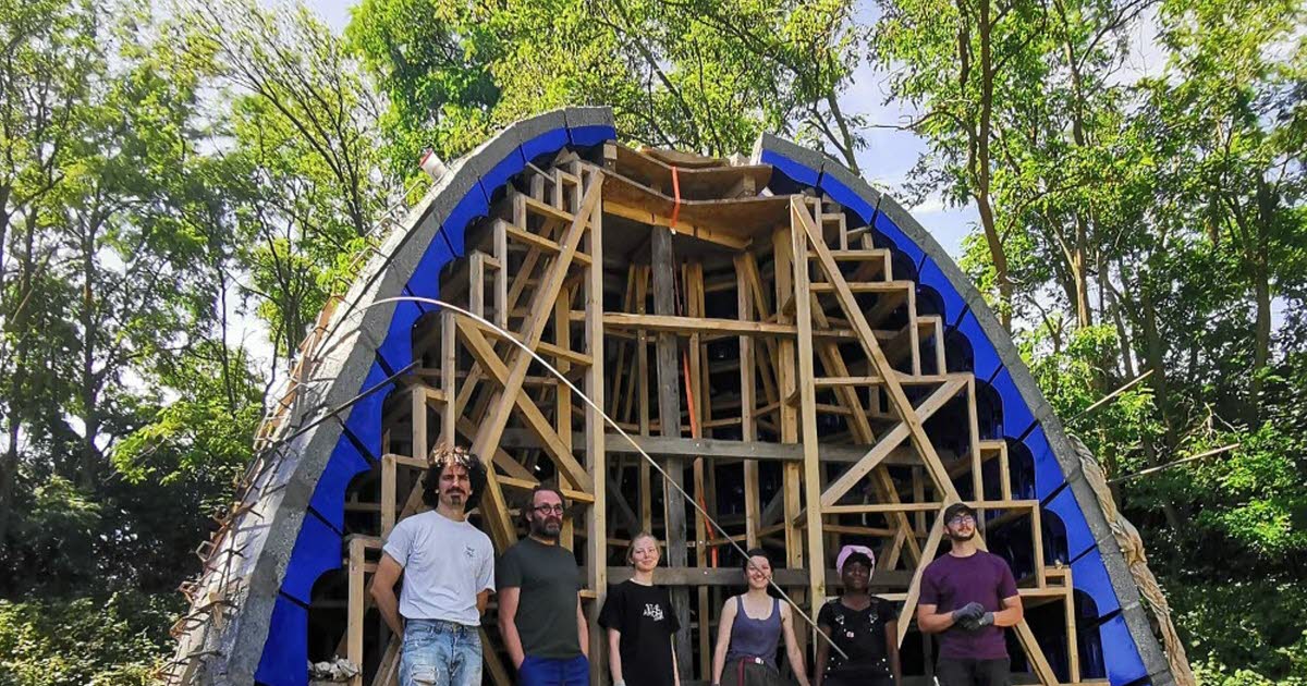 Saint-Étienne/Beaubrun. Un pavillon muqarnas ou nid à deux faces en construction au Parc Explora