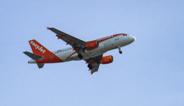 Alpes-Maritimes. Un avion évite de justesse la collision avec un appareil stationné sur le tarmac