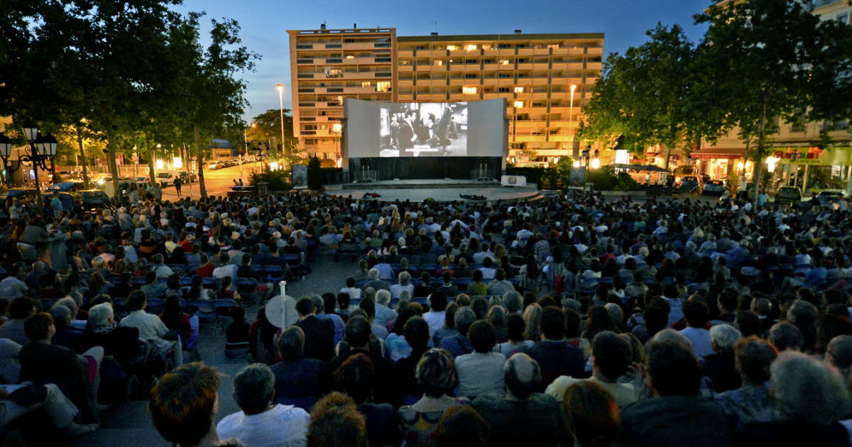 Mary à tout prix pour une séance de rires en plein air
